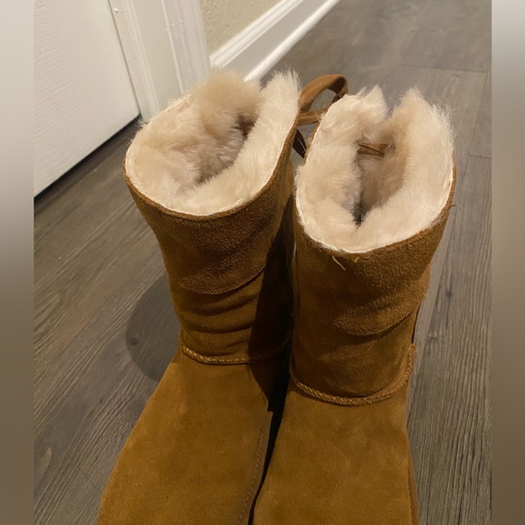 Koolaburra Bow Boots by Ugg - Picture 5 of 5